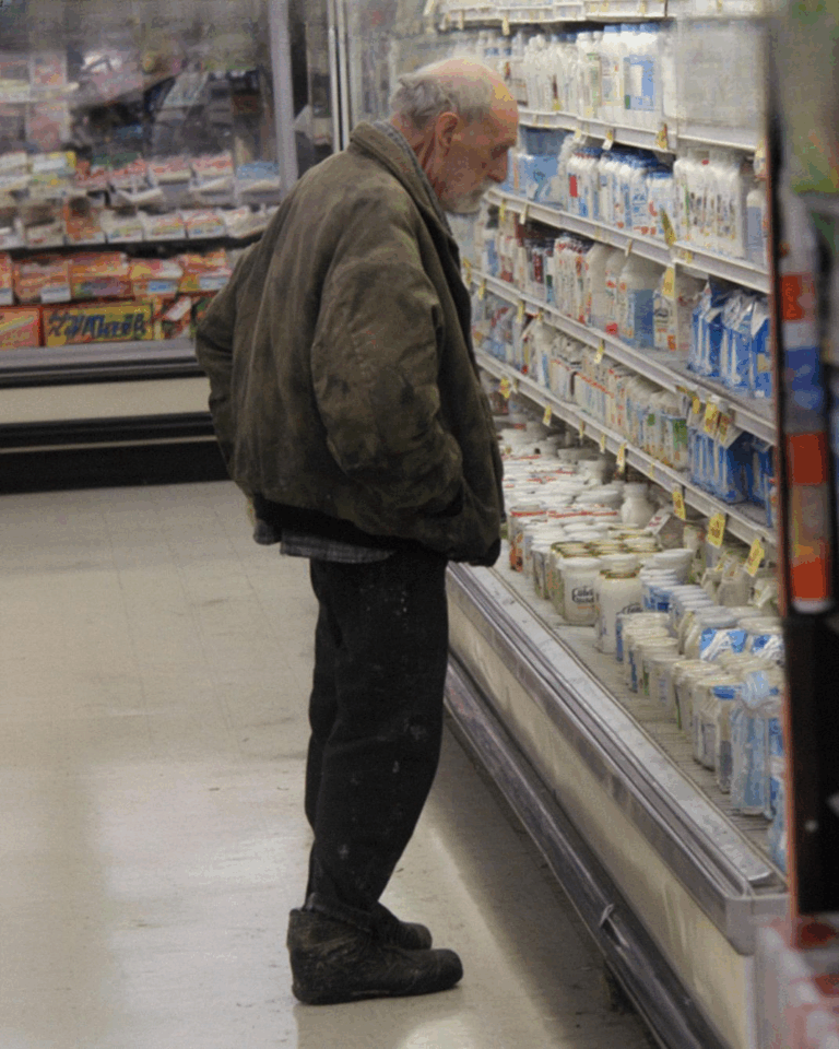I Bought a Meal for a Senior in Need – Months Later, I Received a Mysterious Package